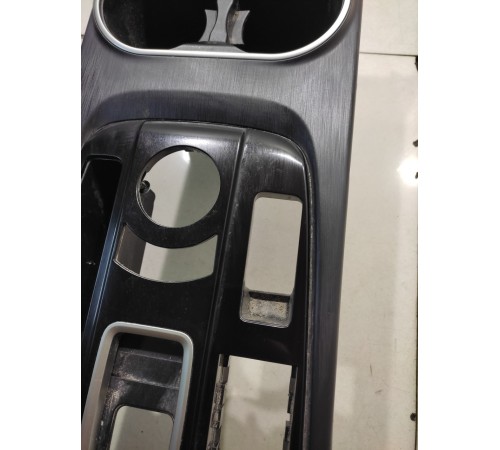 Накладка центральной консоли с подстаканниками