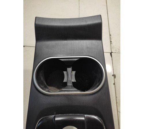 Накладка центральной консоли с подстаканниками