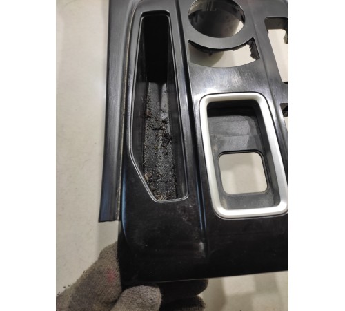 Накладка центральной консоли с подстаканниками