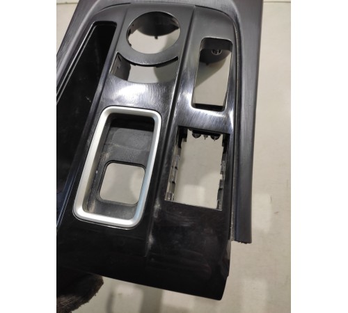 Накладка центральной консоли с подстаканниками