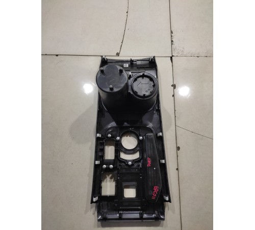 Накладка центральной консоли с подстаканниками