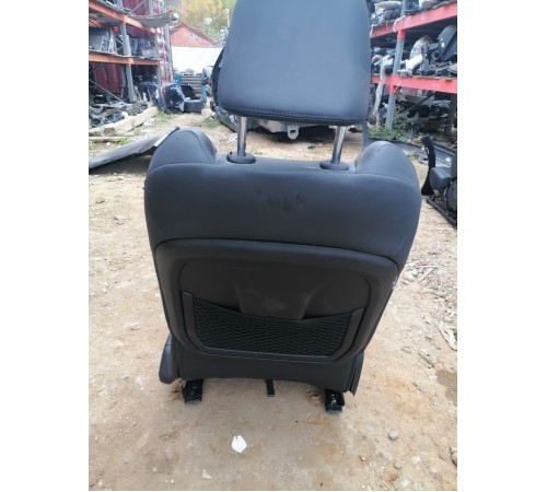 Сиденье переднее левое