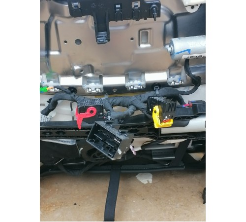 Сиденье переднее левое