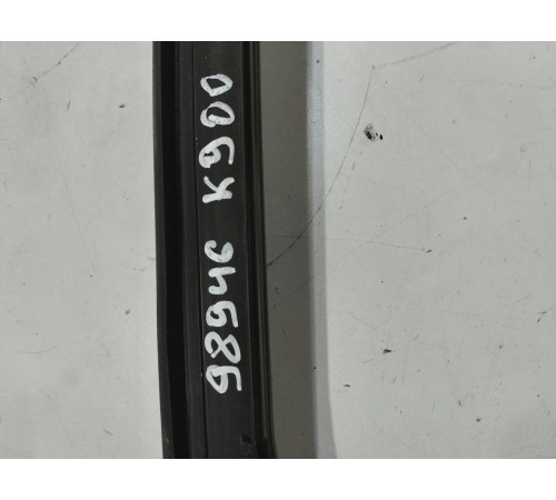 Уплотнитель стекла двери (задний правый)