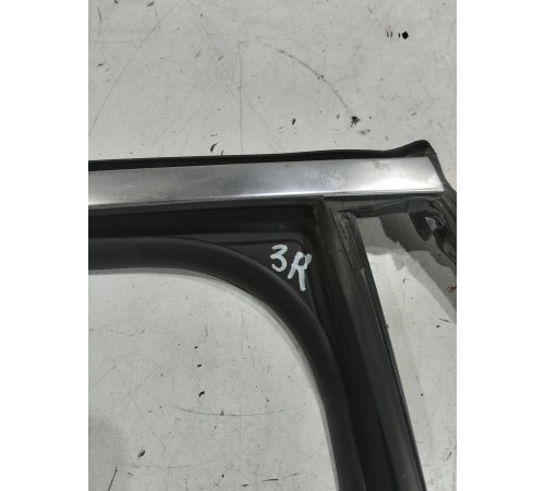 Уплотнитель стекла двери (задний правый)