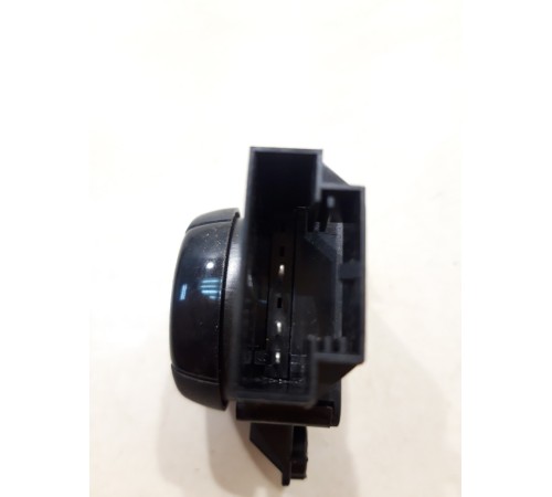 Кнопка(сиденья переднего левого)