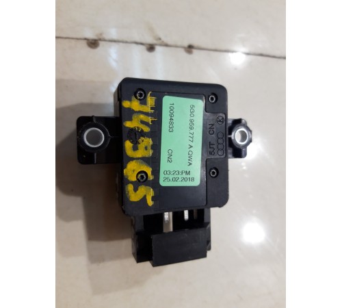 Кнопка(сиденья переднего левого)