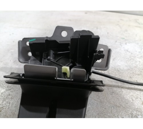 Замок крышки багажника