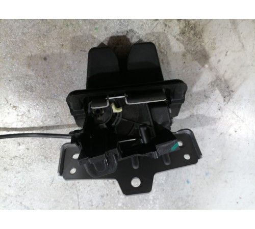 Замок крышки багажника