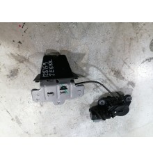 Замок крышки багажника