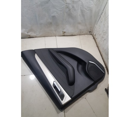 Обшивка двери задняя правая в сборе