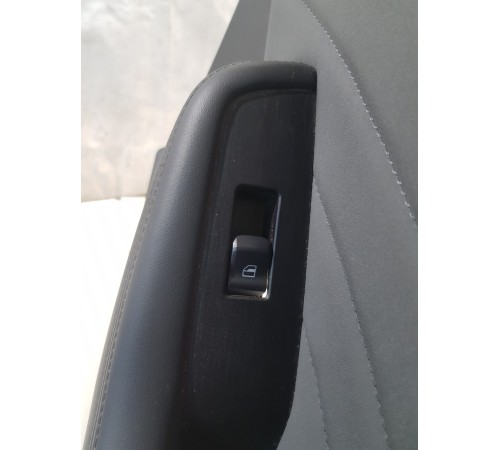 Обшивка двери задняя правая в сборе