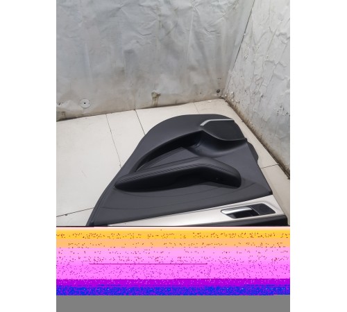 Обшивка двери задняя правая в сборе