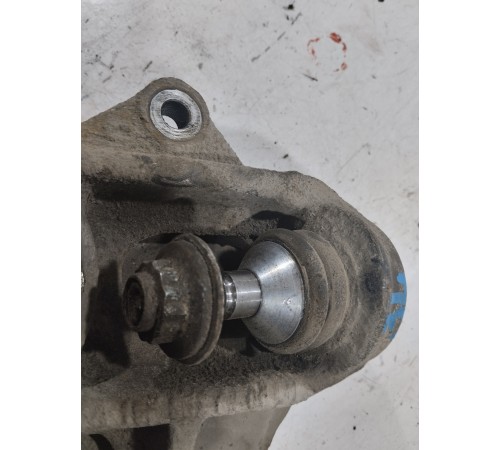 Кулак поворотный задний левый