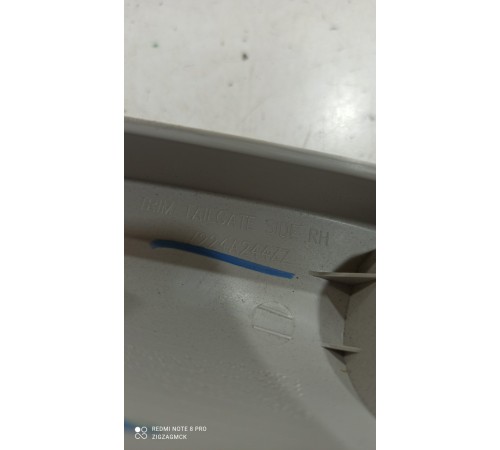 Обшивка двери багажника (правая)