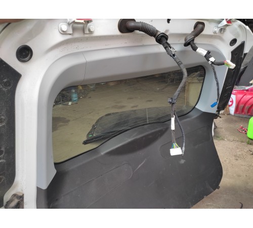 Крышка багажника в сборе