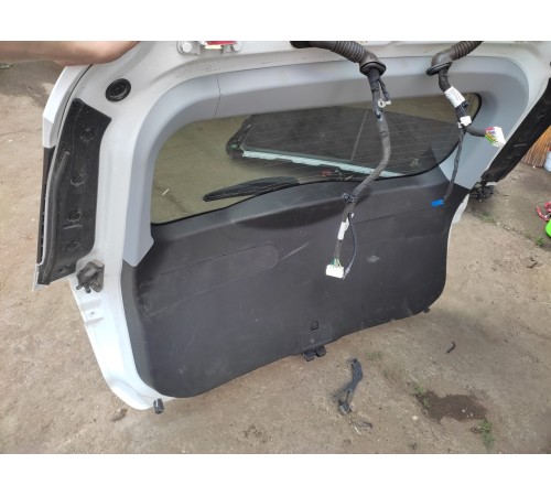 Крышка багажника в сборе