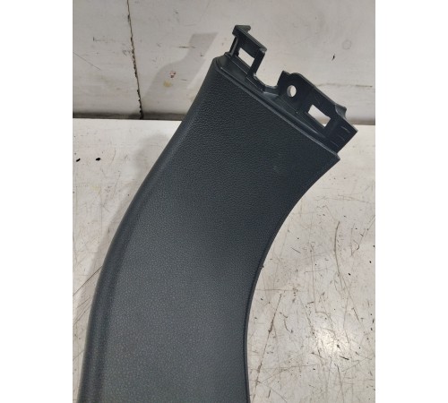 Обшивка крышки багажника правая