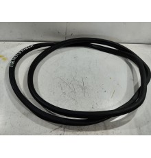 Уплотнитель двери передний правый