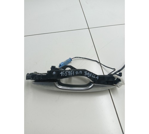 Ручка двери передняя правая наружная