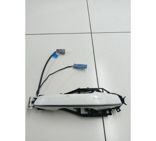 Ручка двери передняя правая наружная