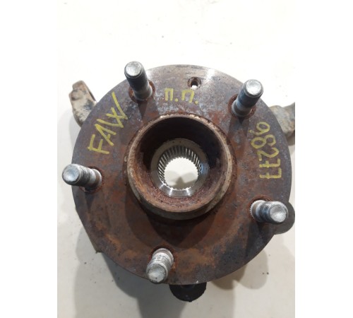 Кулак поворотный(передний правый)