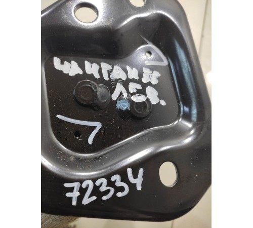 крепление заднего сиденья(левое)