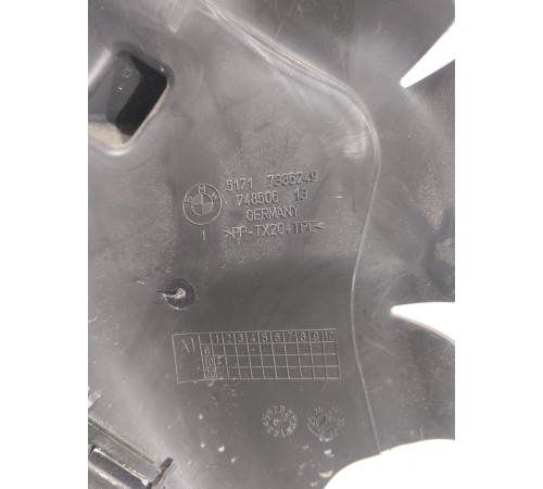 Водосток капота (правый)