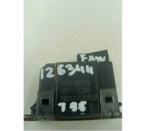 Плафон внутреннего освещения салона