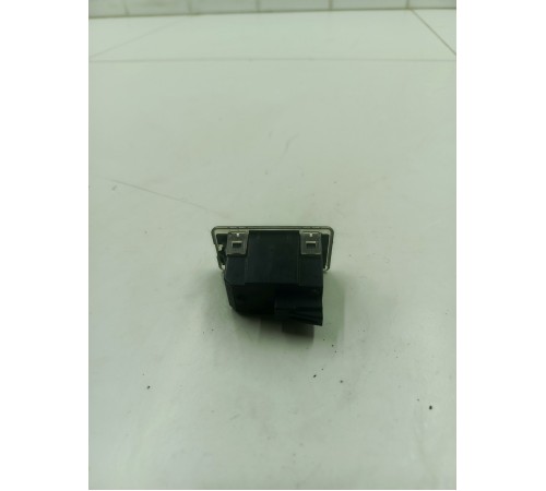 Плафон внутреннего освещения салона