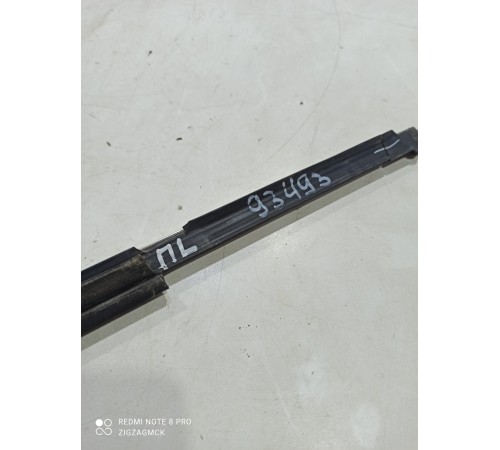 Уплотнитель стекла (передний левый наружный)