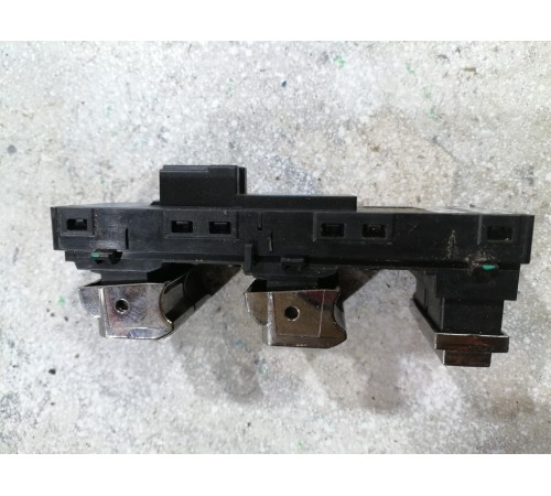 Блок кнопок управления стеклоподъёмниками передний левый