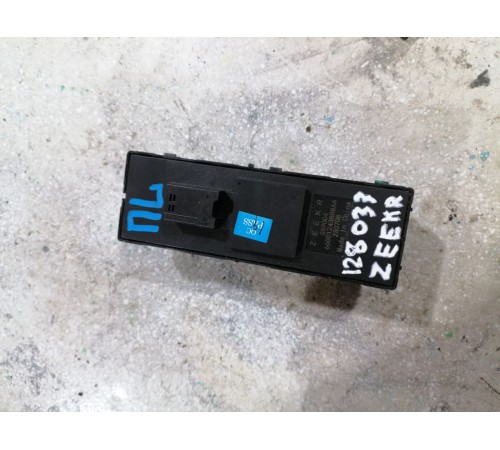 Блок кнопок управления стеклоподъёмниками передний левый