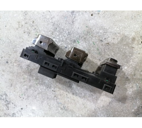 Блок кнопок управления стеклоподъёмниками передний левый