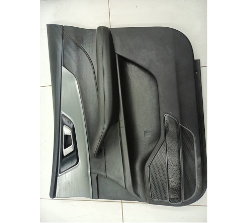 Обшивка двери передняя правая