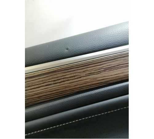 Обшивка двери передняя правая