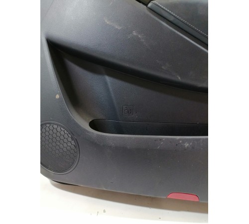 Обшивка двери передняя правая