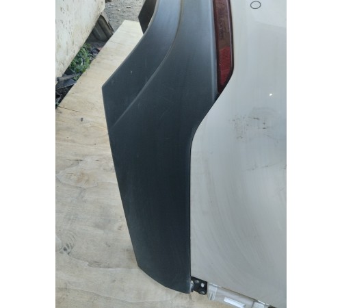 Задний бампер в сборе