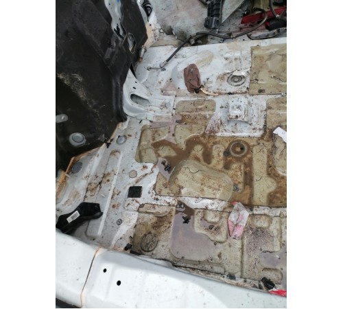 Ниша багажника запасного колеса