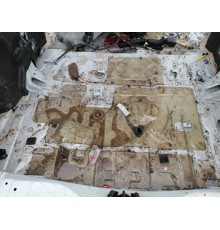 Ниша багажника запасного колеса