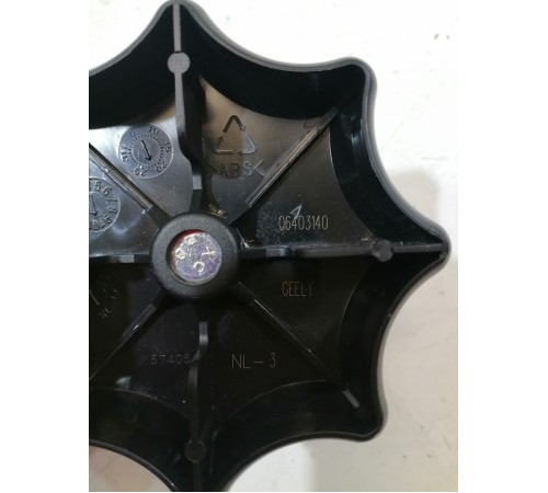 Болт крепления запасного колеса