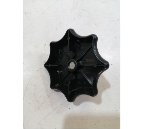 Болт крепления запасного колеса