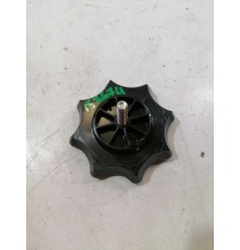 Болт крепления запасного колеса