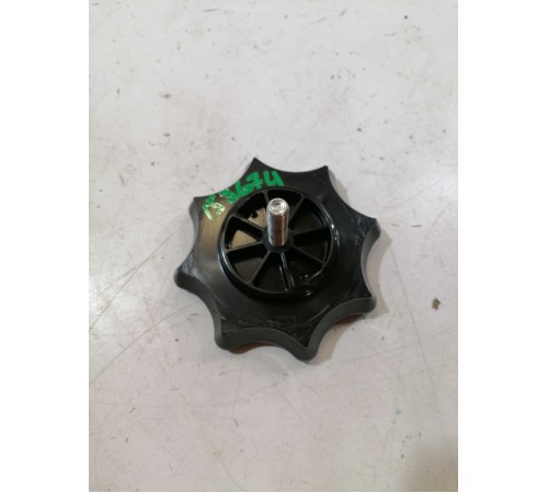 Болт крепления запасного колеса