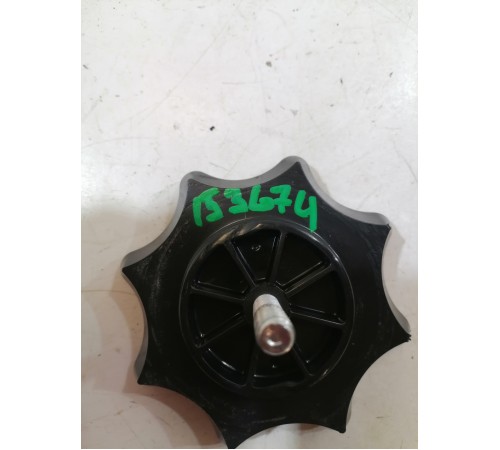 Болт крепления запасного колеса