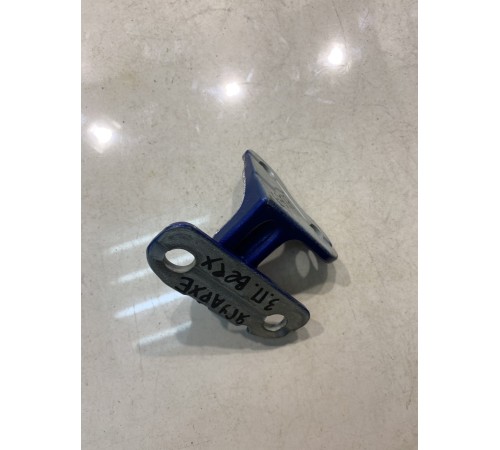 Петля двери (задняя, правая, верхняя)