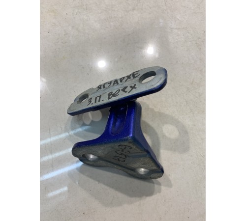 Петля двери (задняя, правая, верхняя)