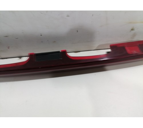 Фонарь крышки багажника центральный