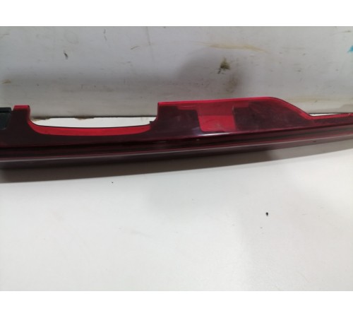 Фонарь крышки багажника центральный