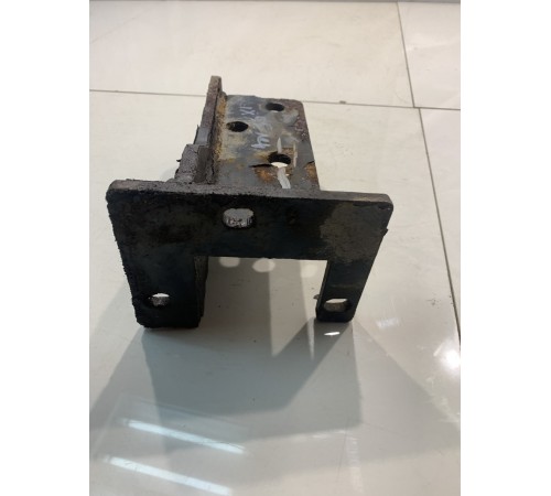 Кронштейн усилителя заднего бампера (левый)